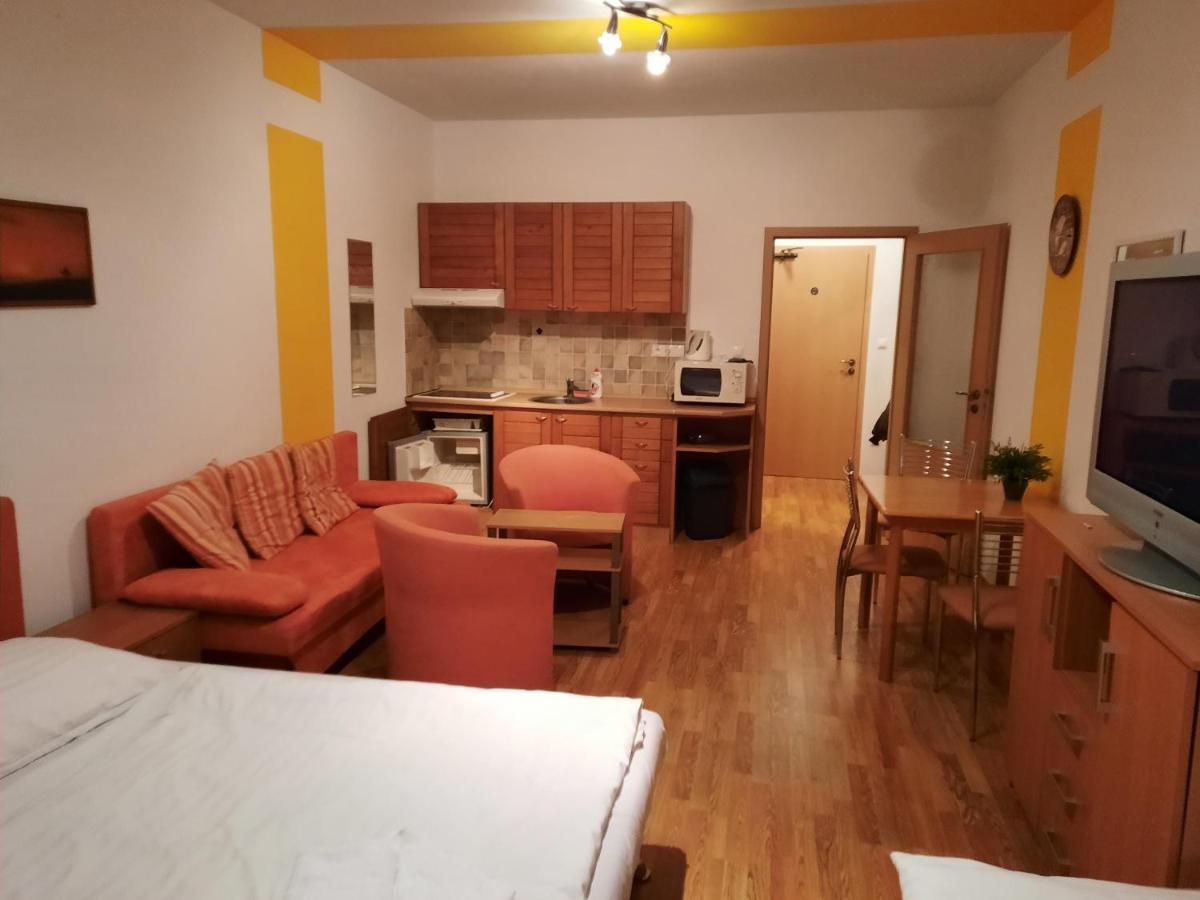 Zazi Apartmany Fatrapark Hrabovo รูชอมแบรอค ภายนอก รูปภาพ